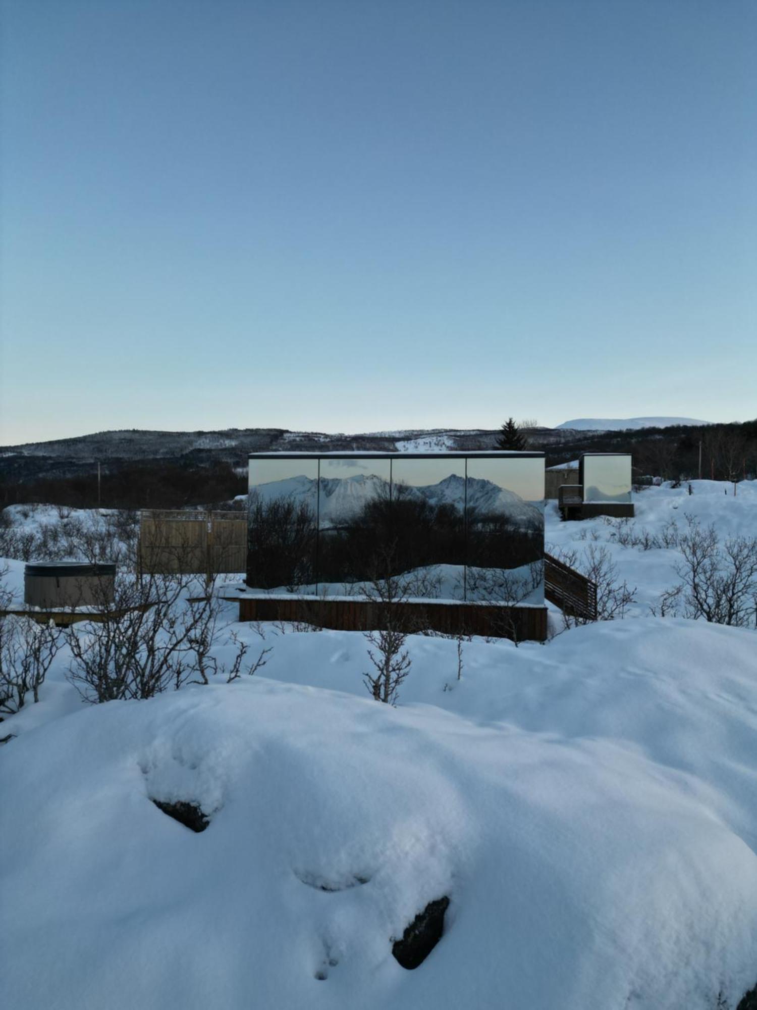 Wonderinn Arctic Utstrand Exterior photo