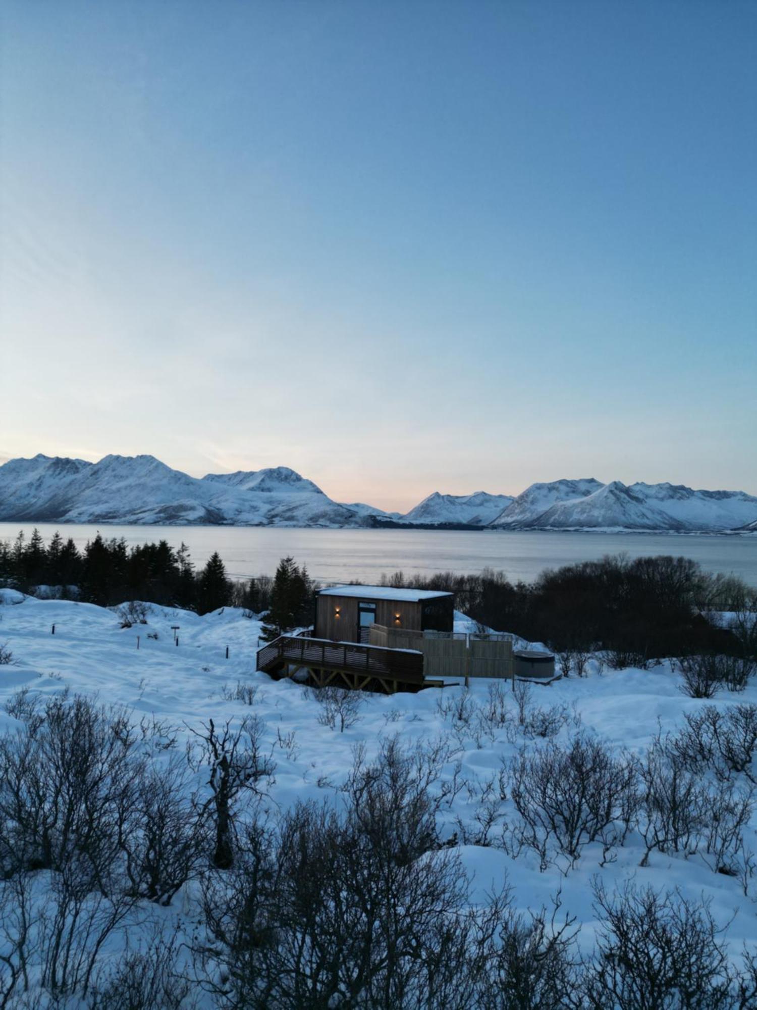 Wonderinn Arctic Utstrand Exterior photo